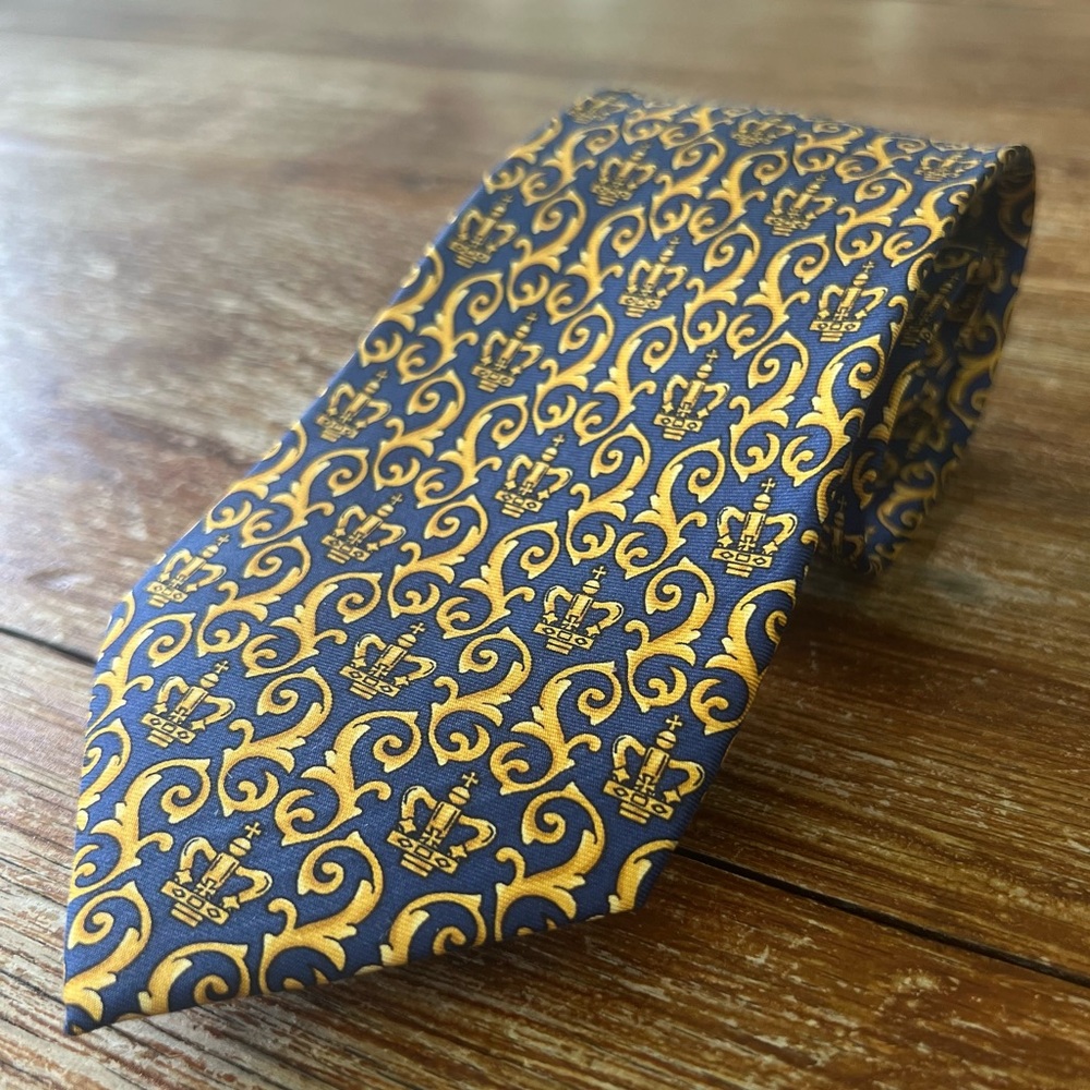 Colonial Williamsburg Foundation Men’s Silk Tie Gold Navy Royal All-Over Design